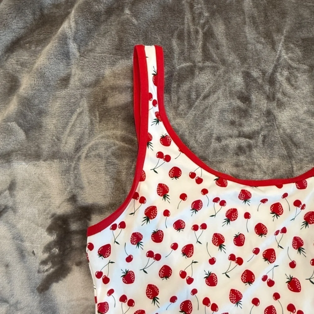 New! FRANKIES BIKINIS x Pink Marlow One Piece strawberry Swimsuit 31558